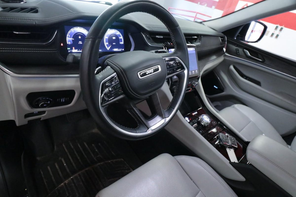 2021 Jeep Grand Cherokee Overland photo 12