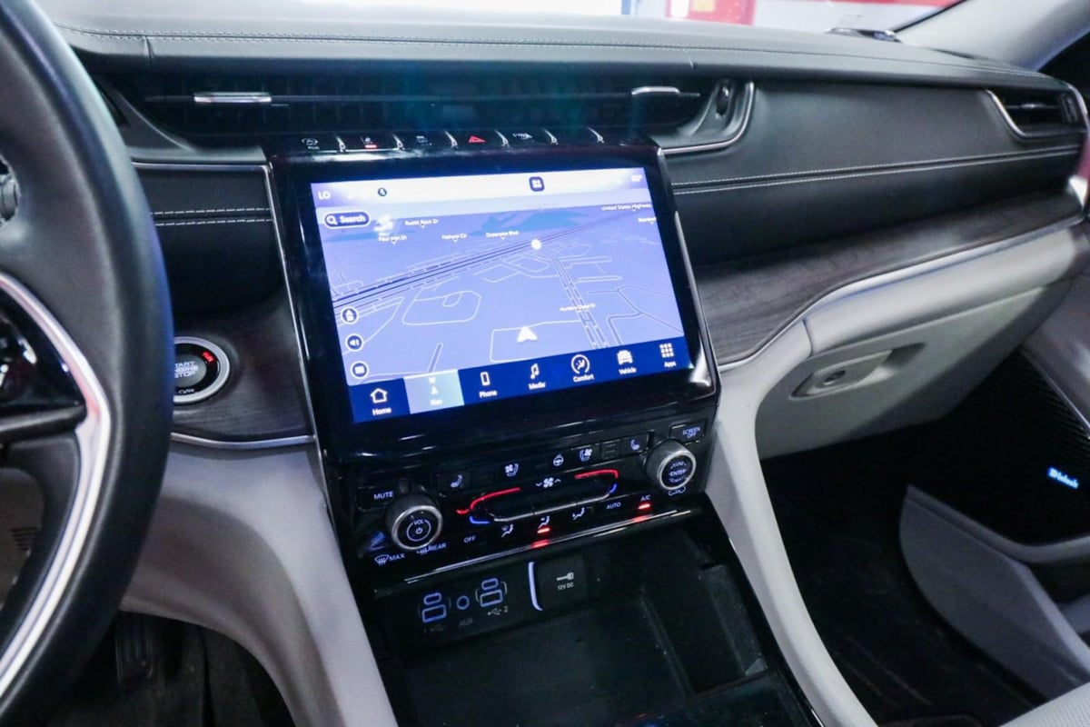 2021 Jeep Grand Cherokee Overland photo 22