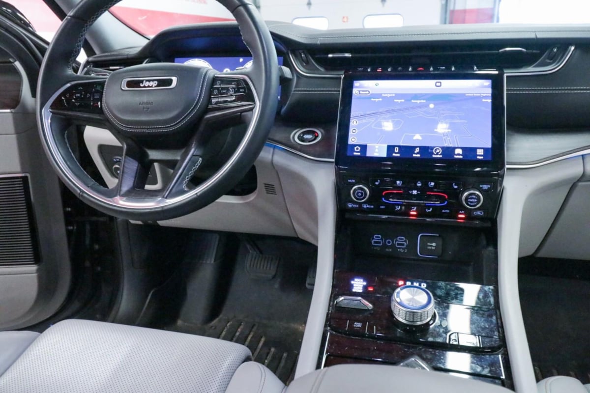 2021 Jeep Grand Cherokee Overland photo 26