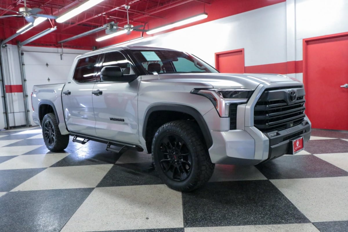 2022 Toyota Tundra SR5 CrewMax photo 3