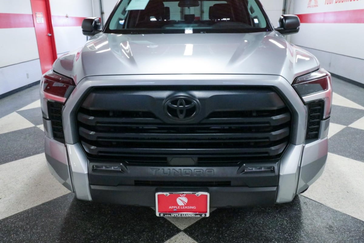 2022 Toyota Tundra SR5 CrewMax photo 4