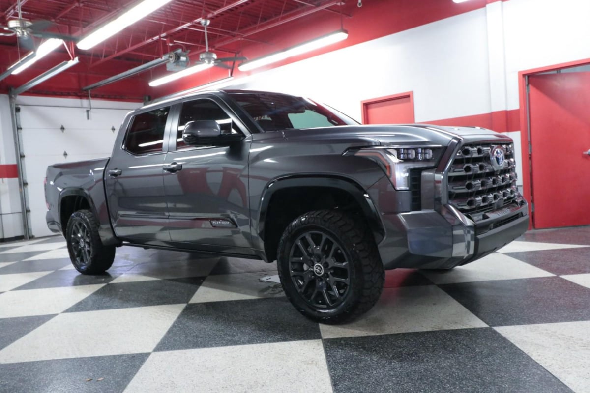 2024 Toyota Tundra Platinum CrewMax photo 2