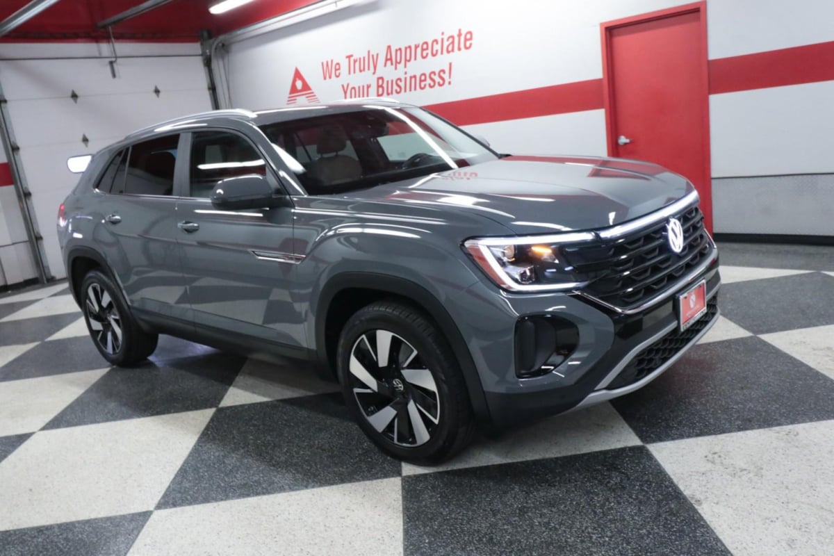 2024 Volkswagen Atlas Cross Sport SE Technology photo 3