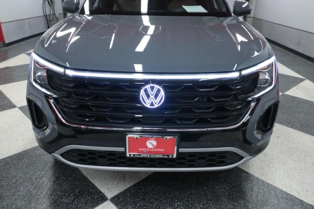 2024 Volkswagen Atlas Cross Sport SE Technology photo 4