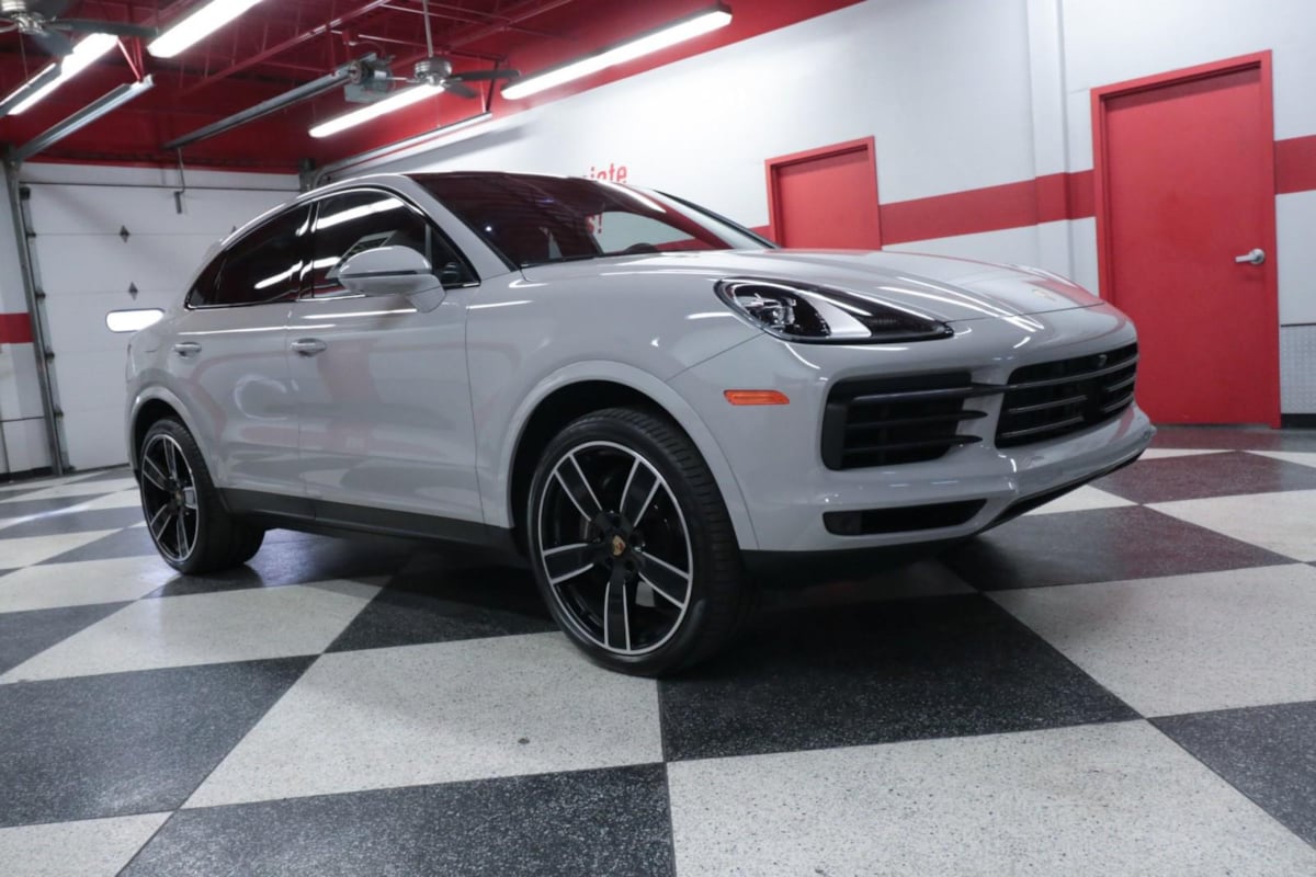 2023 Porsche Cayenne Platinum Edition photo 2