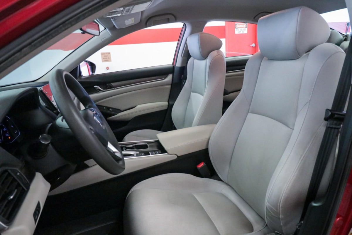 2021 Honda Accord LX 1.5T photo 4