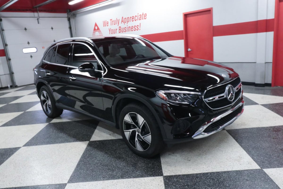 2024 Mercedes Benz GLC 300 4MATIC photo 2