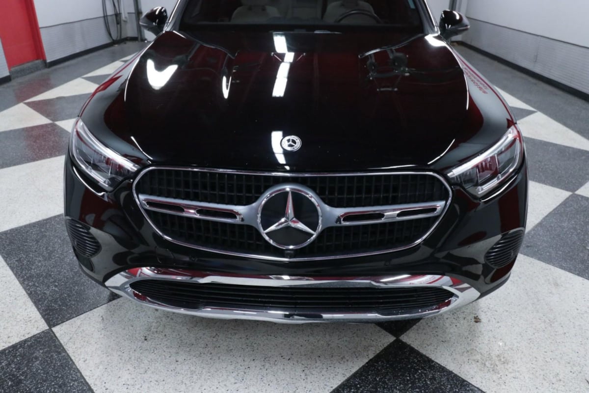 2024 Mercedes Benz GLC 300 4MATIC photo 3