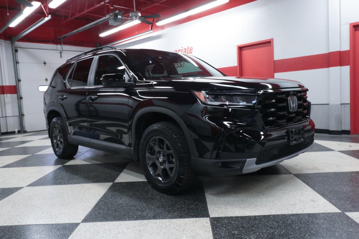 2024 Honda Pilot TrailSport photo 2