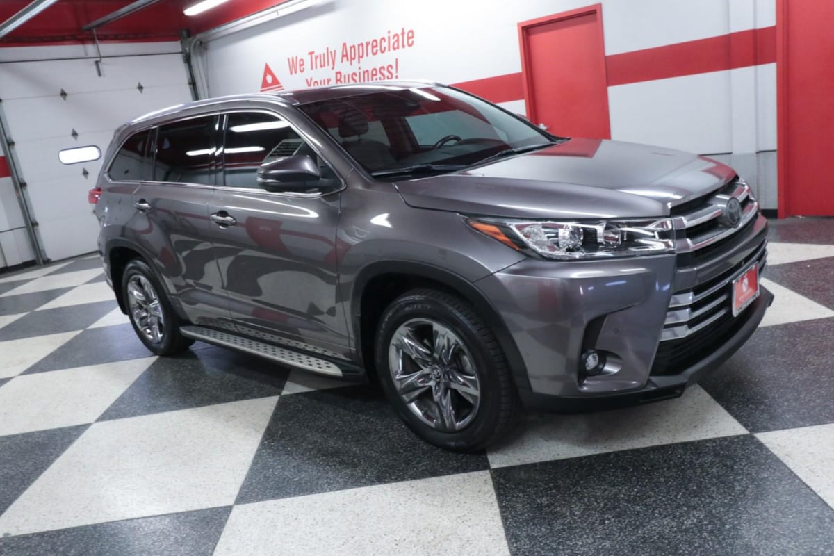 2019 Toyota Highlander Limited Platinum photo 3