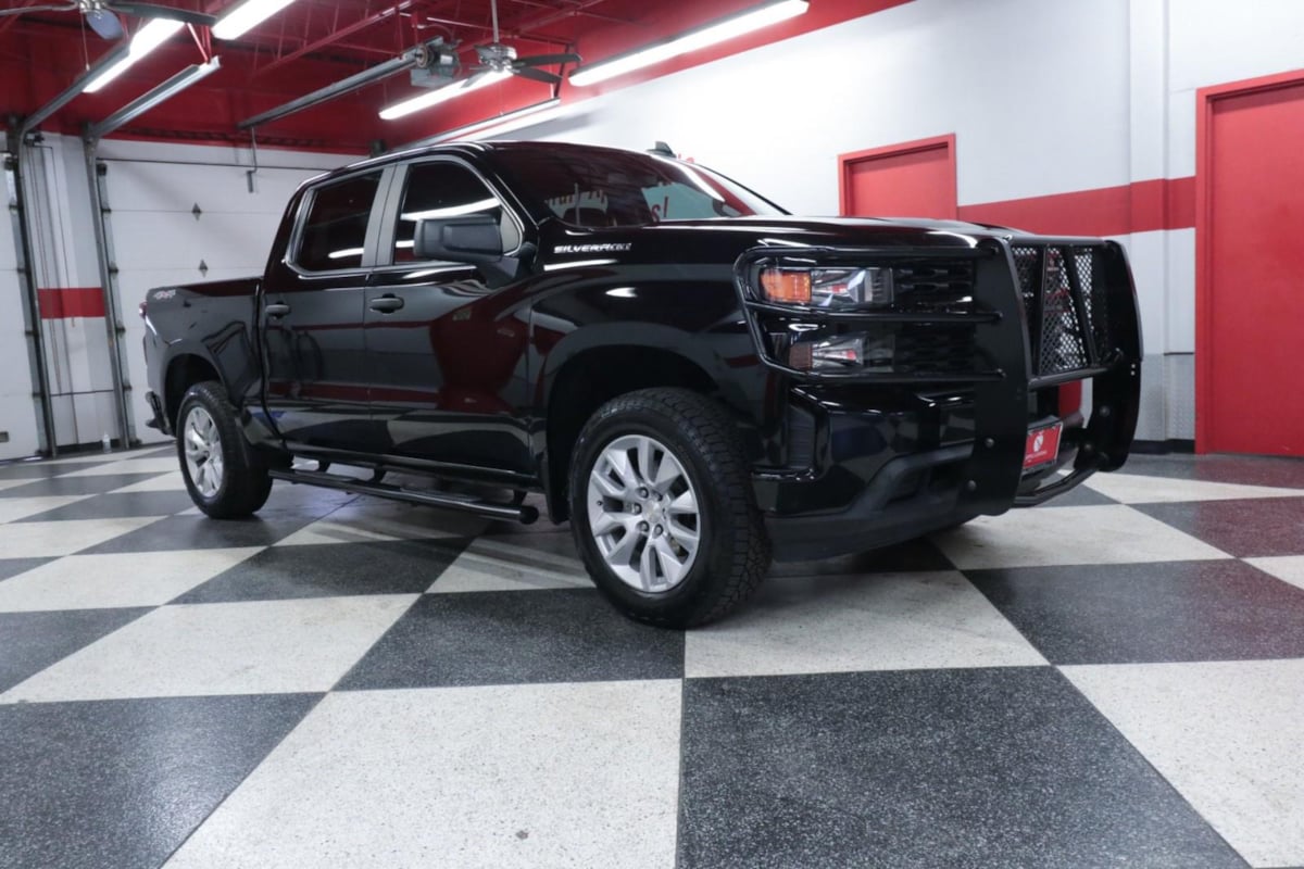 2022 Chevrolet Silverado 1500 Custom photo 2