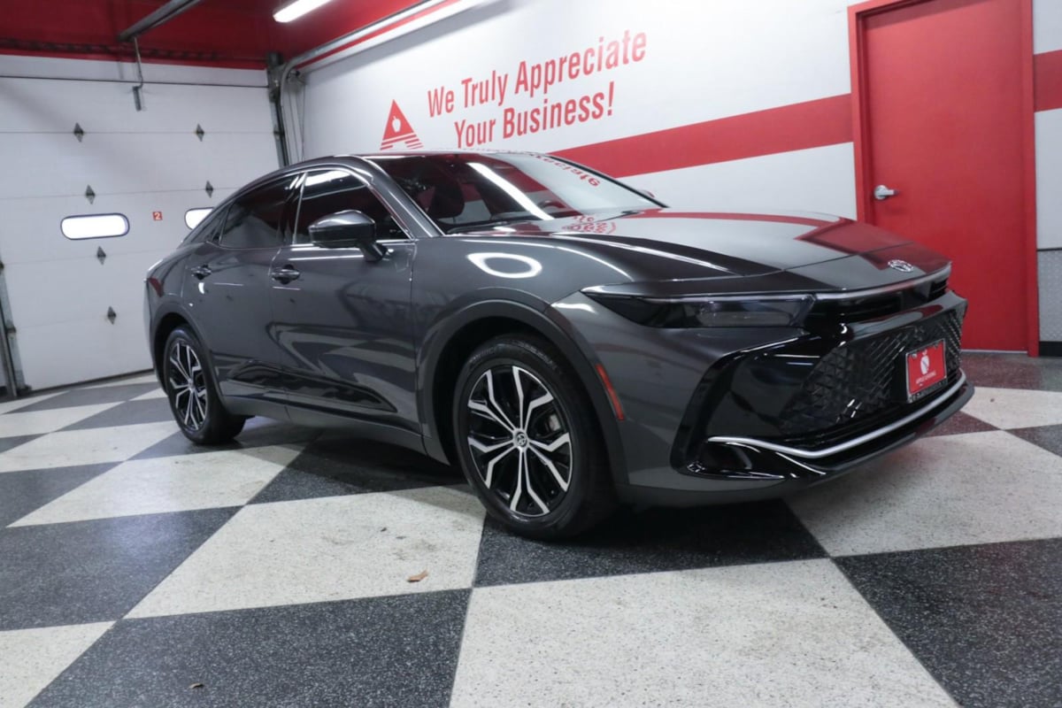 2023 Toyota Crown XLE photo 2