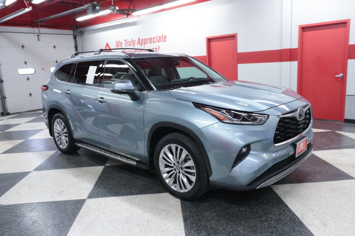 2023 Toyota Highlander Platinum photo 2