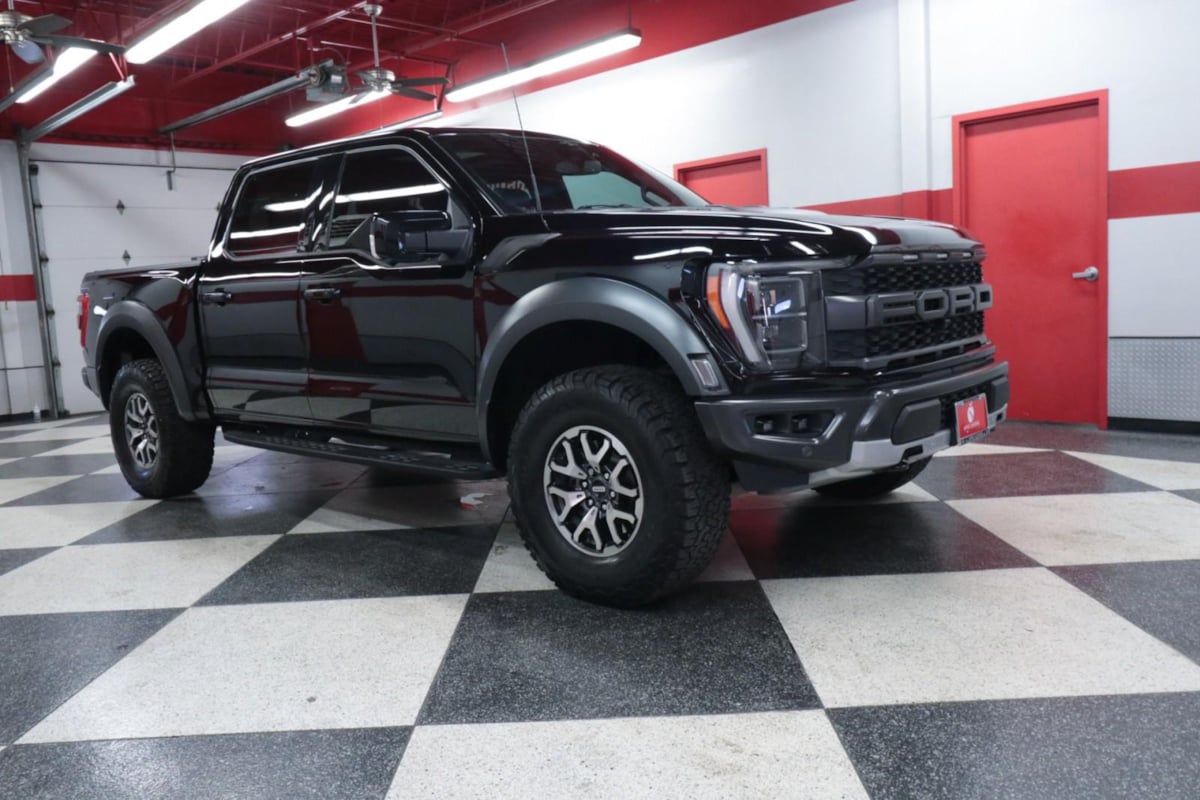 2023 Ford F-150 Raptor photo 2
