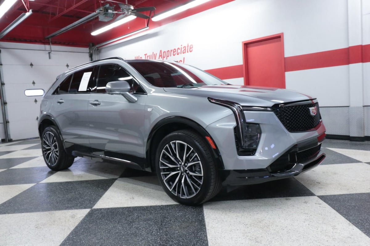 2025 Cadillac XT4 Sport photo 2