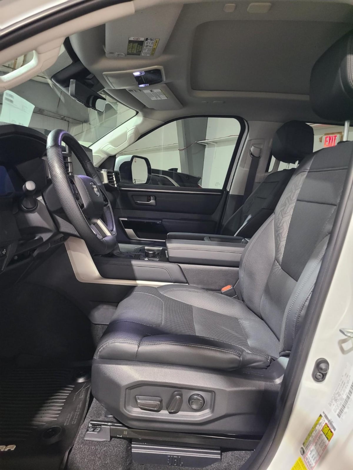 2023 Toyota Tundra Limited photo 3