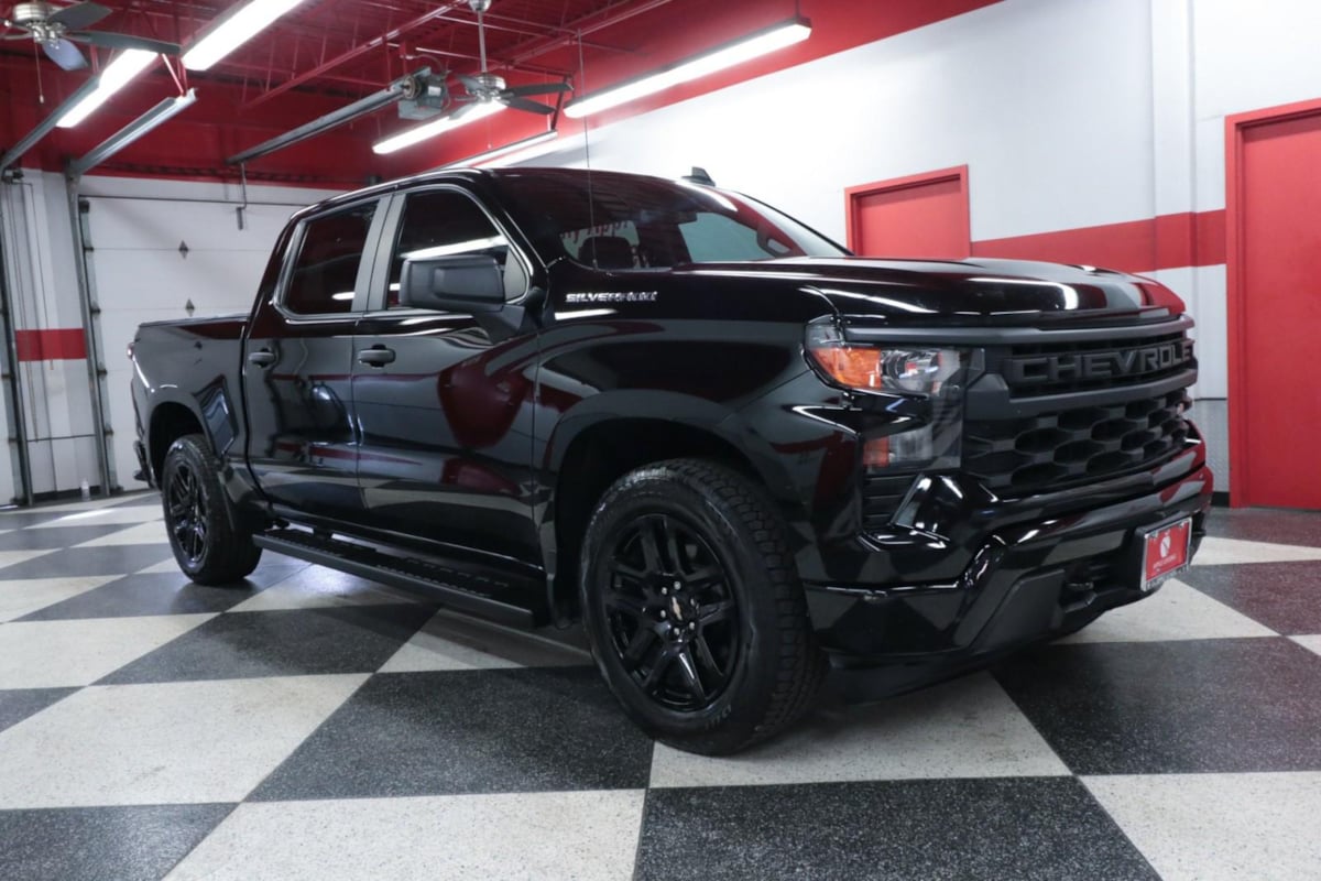 2022 Chevrolet Silverado 1500 Custom photo 2