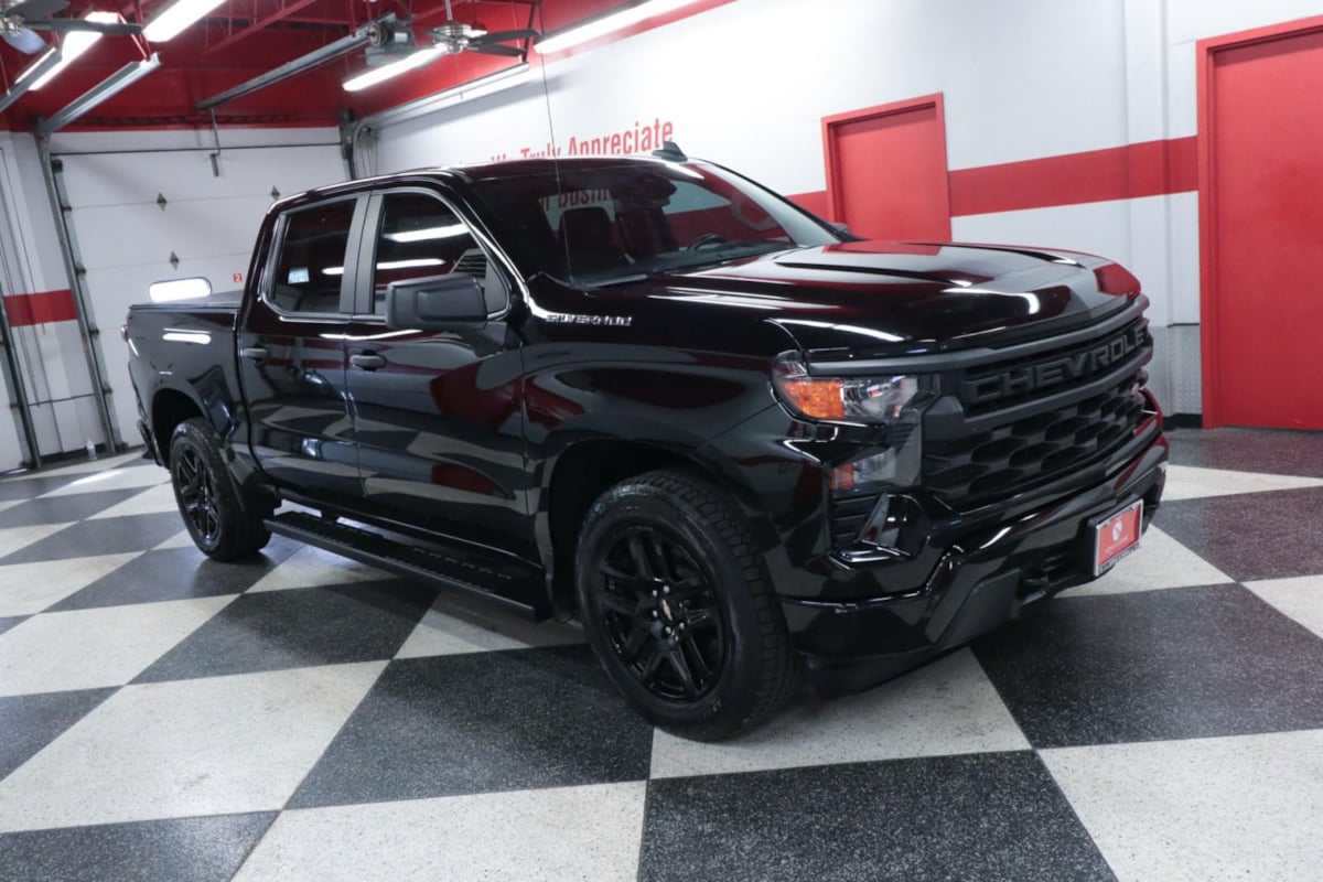 2022 Chevrolet Silverado 1500 Custom photo 3