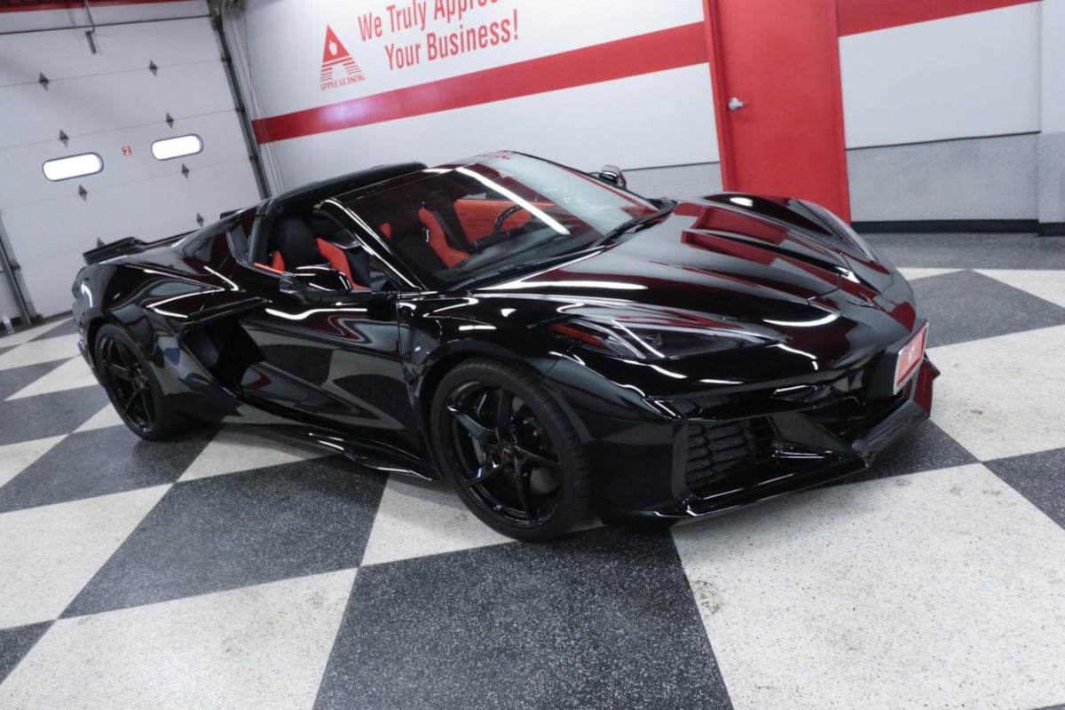 2025 Chevrolet Corvette E-Ray 3LZ photo 2