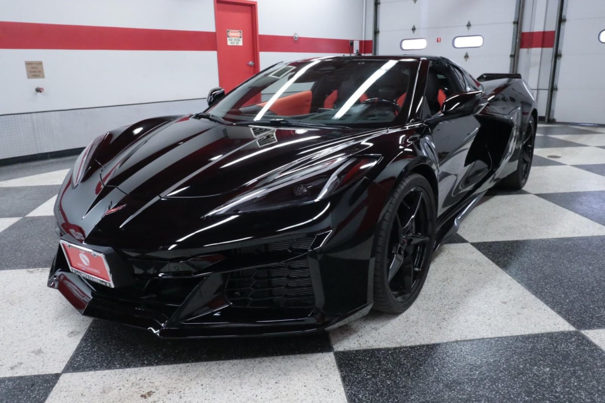 2025 Chevrolet Corvette E-Ray 3LZ photo 4