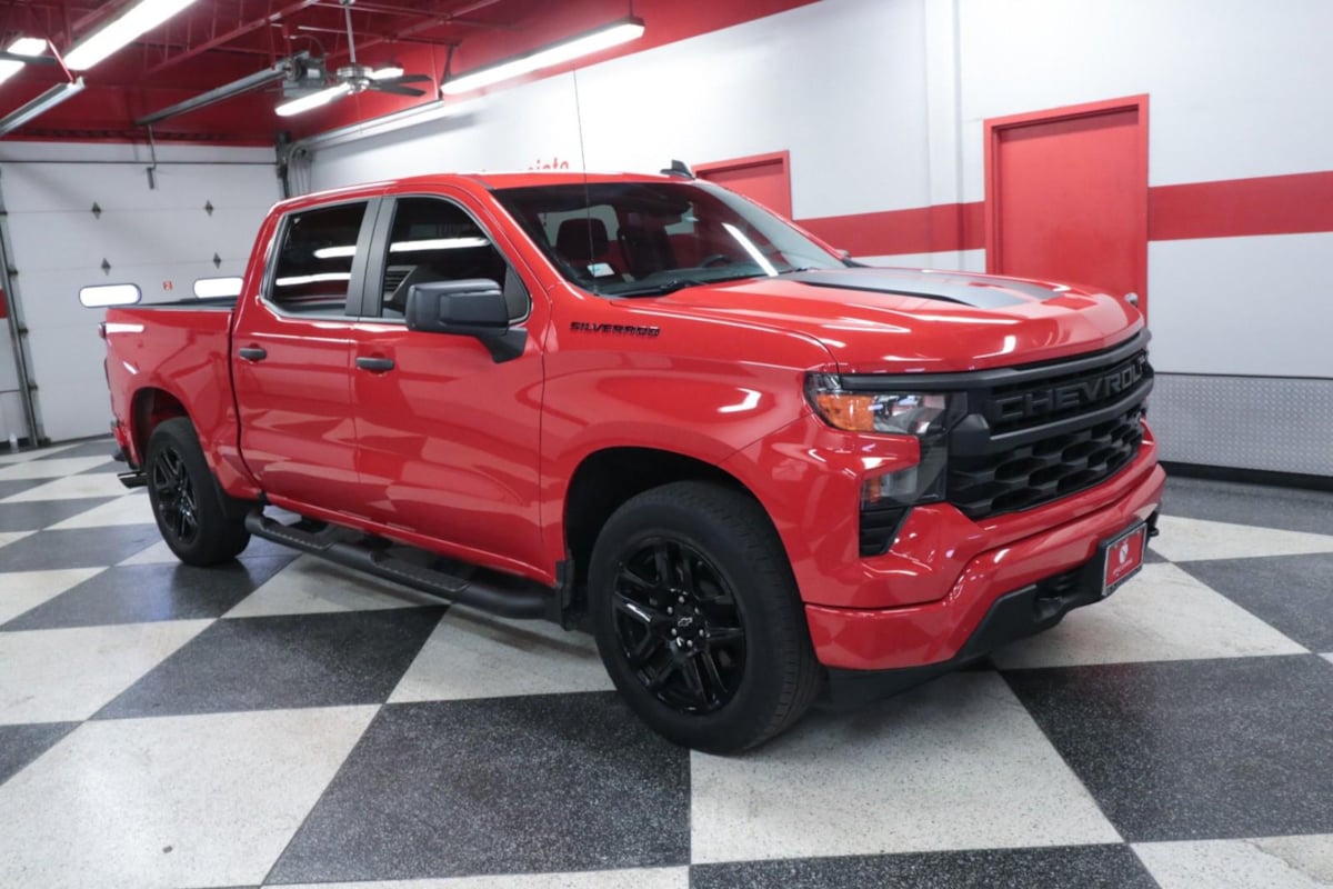 2023 Chevrolet Silverado 1500 Custom Rally Edition photo 3