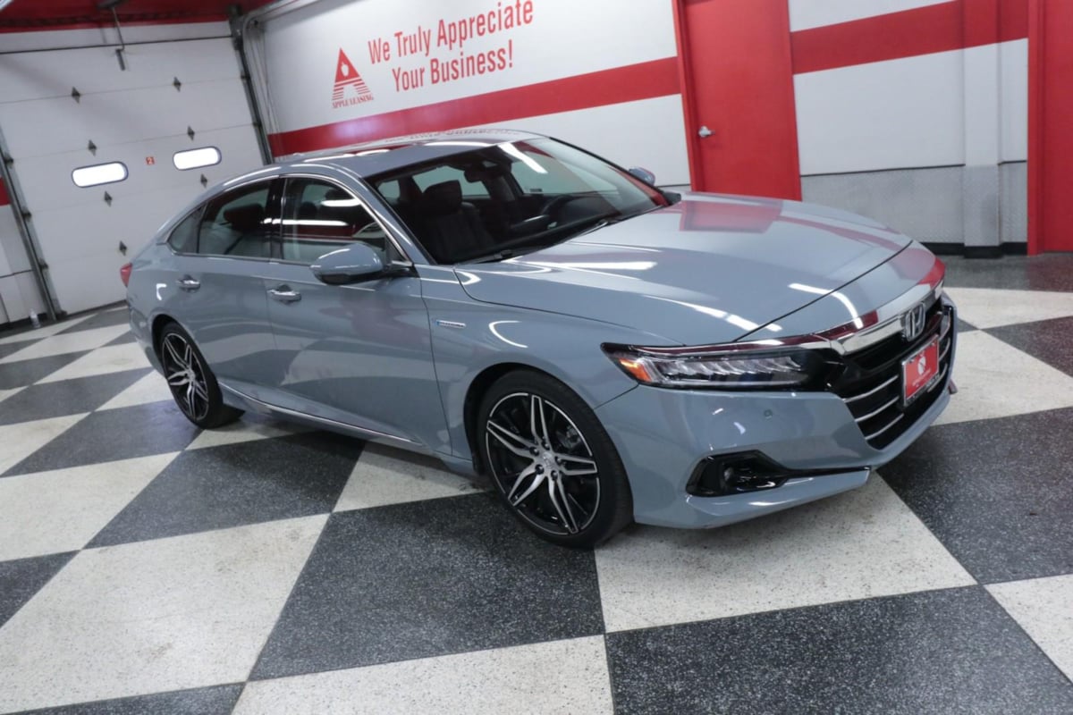 2022 Honda Accord Hybrid Touring photo 2