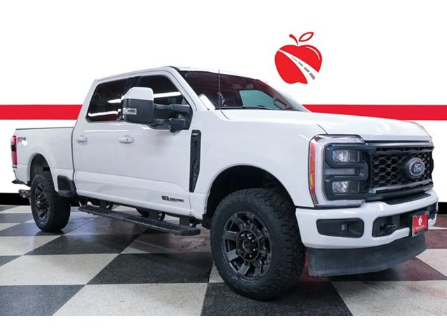 Oxford White 2023 Ford F-250 Super Duty Lariat Crew Cab 4WD Pickup Truck Four-Wheel Drive Automatic