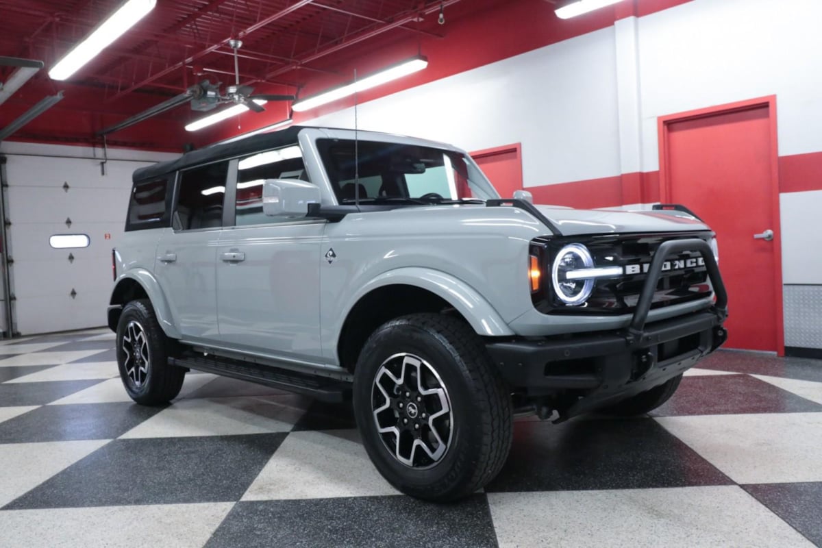 View vehicle photo 2