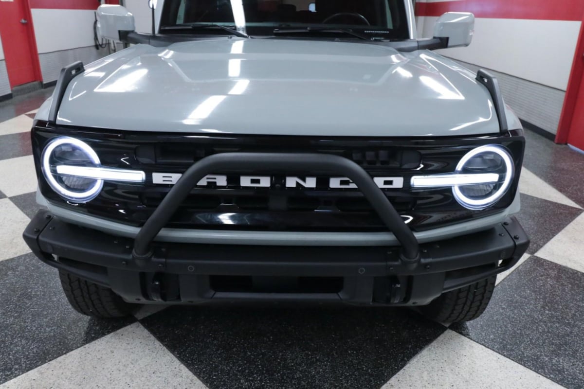 View vehicle photo 4