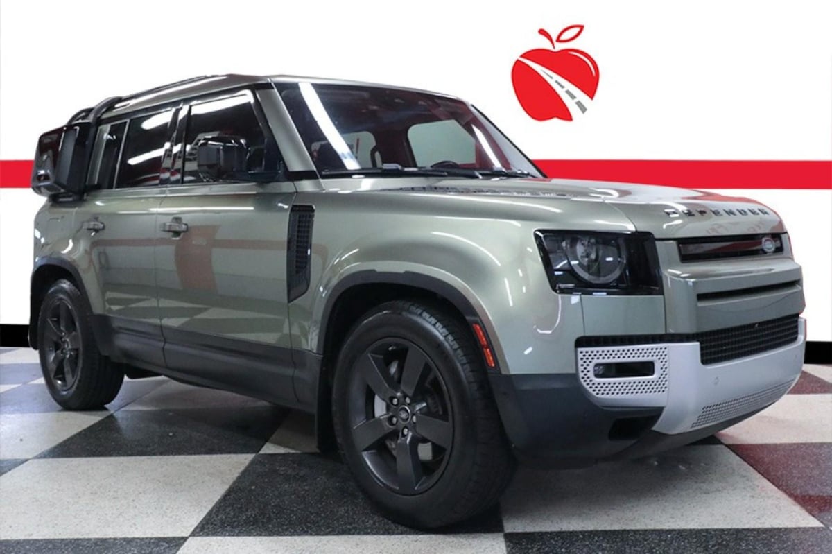 2020 Land Rover Defender SE's photo