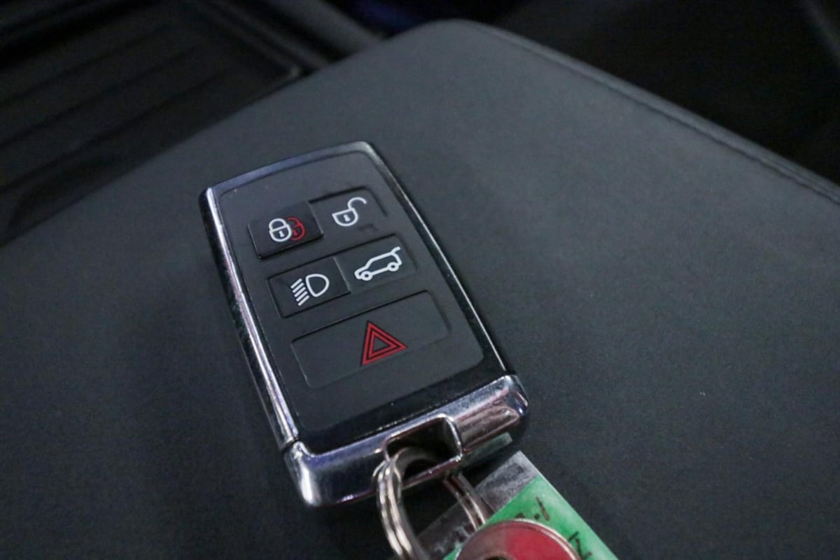 2020 Land Rover Defender SE - Photo 25
