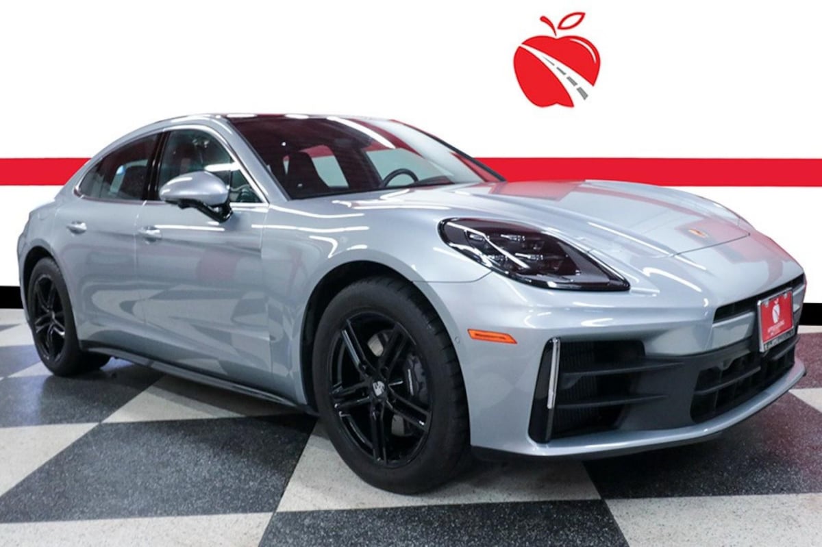 2025 Porsche Panamera 4's photo
