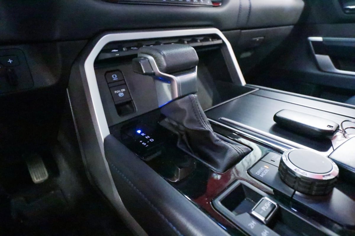 2025 Toyota Tundra Platinum - Photo 18