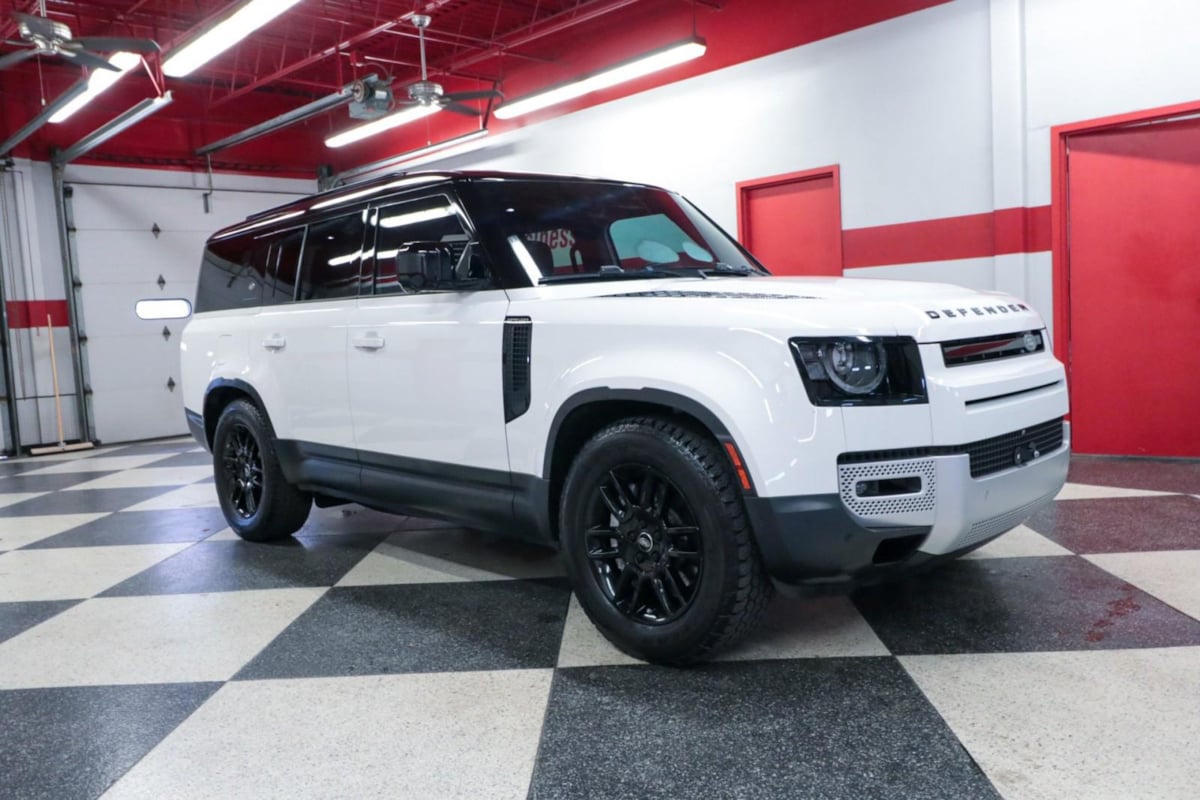 2024 Land Rover Defender S - Photo 2