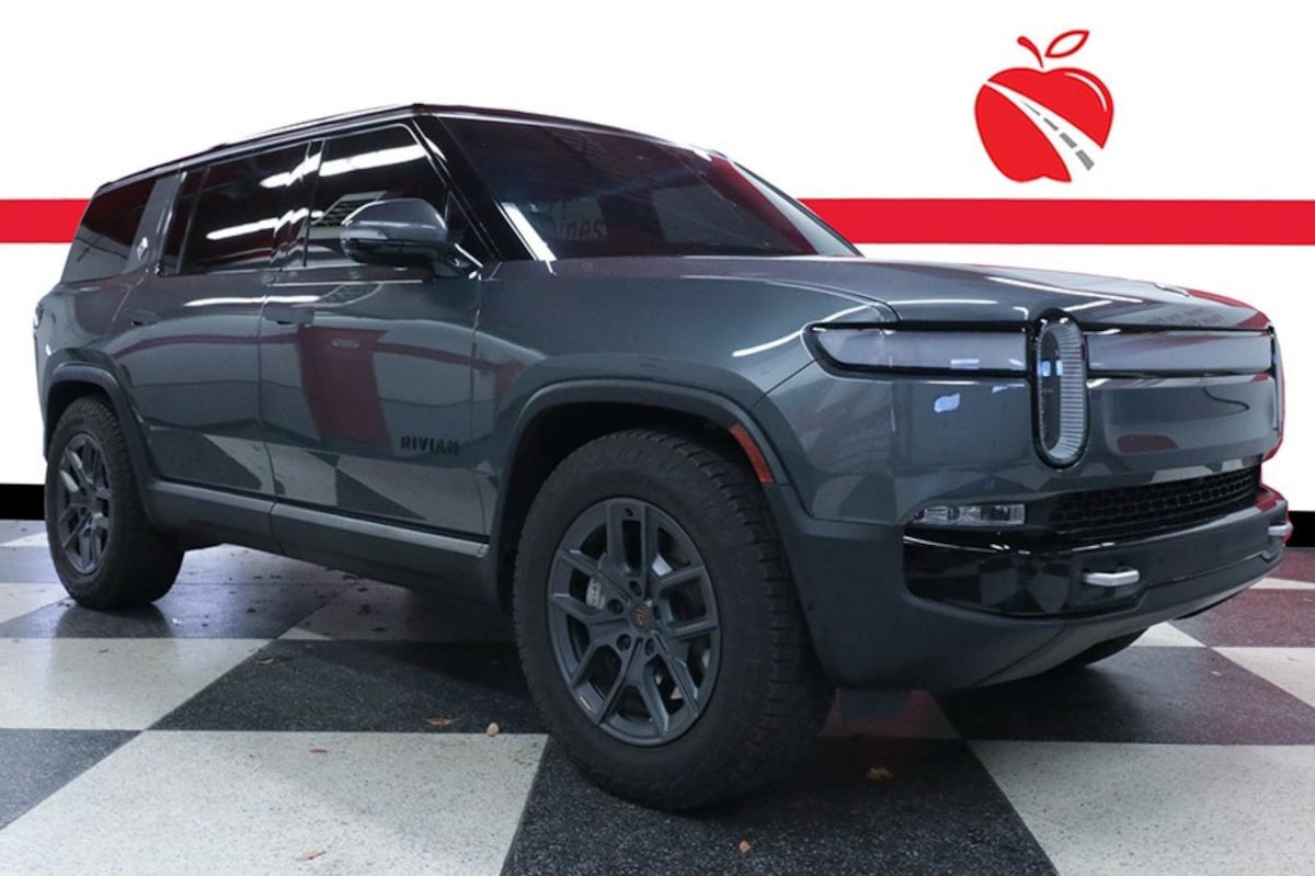 2024 Rivian R1S Adventure