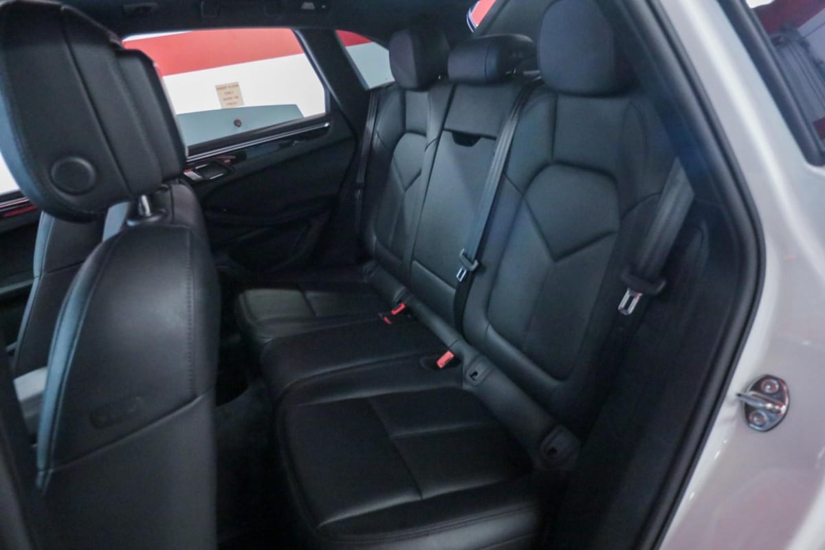 Porsche Macan photo 17
