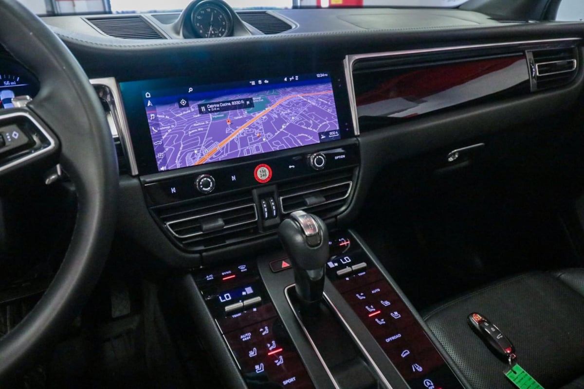 Porsche Macan photo 24