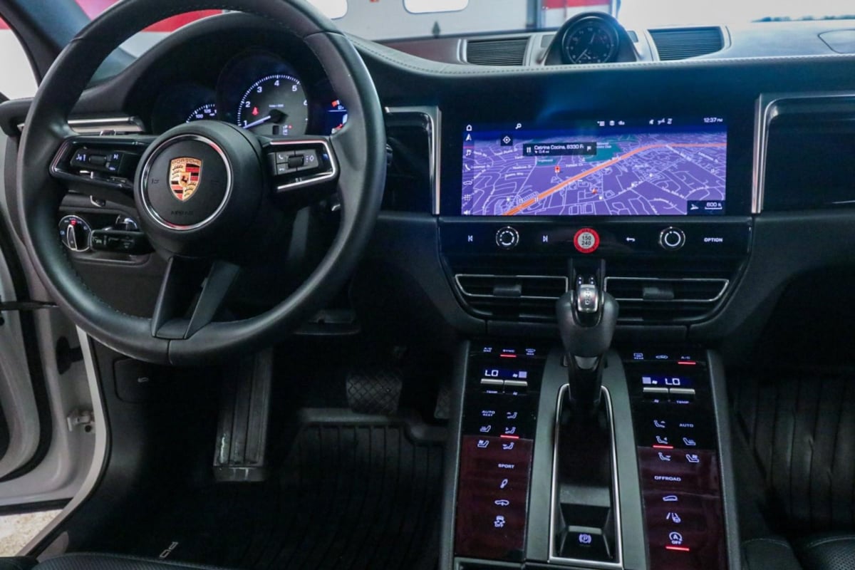 Porsche Macan photo 35