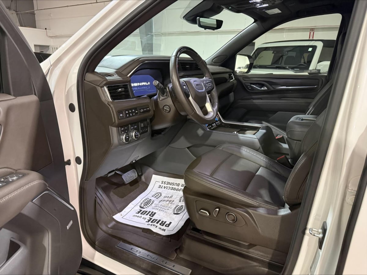 GMC Yukon XL photo 3