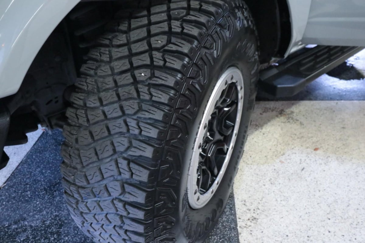 Ford Bronco photo 3