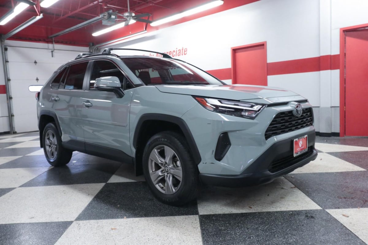 Toyota RAV4 photo 2
