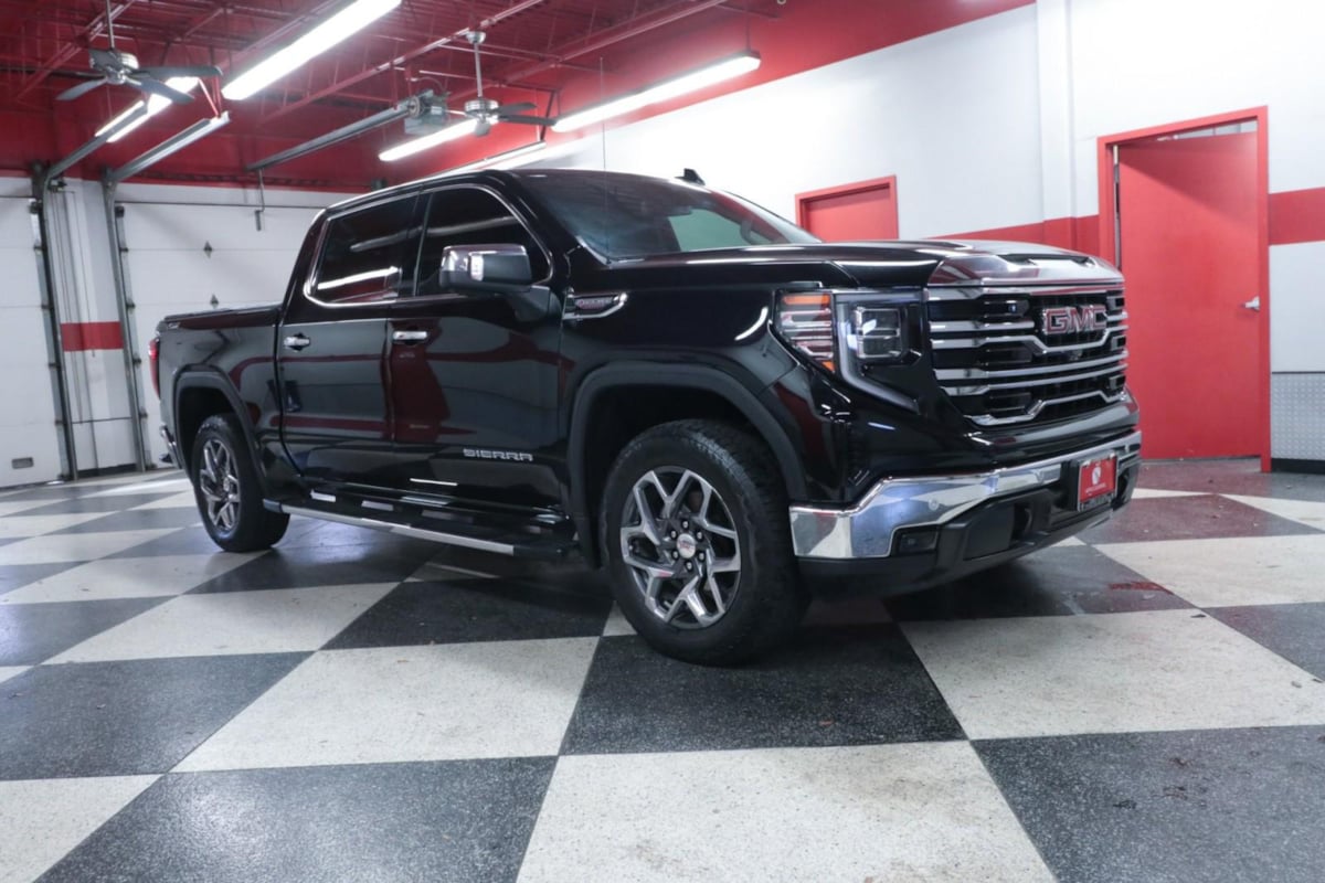 GMC Sierra photo 2