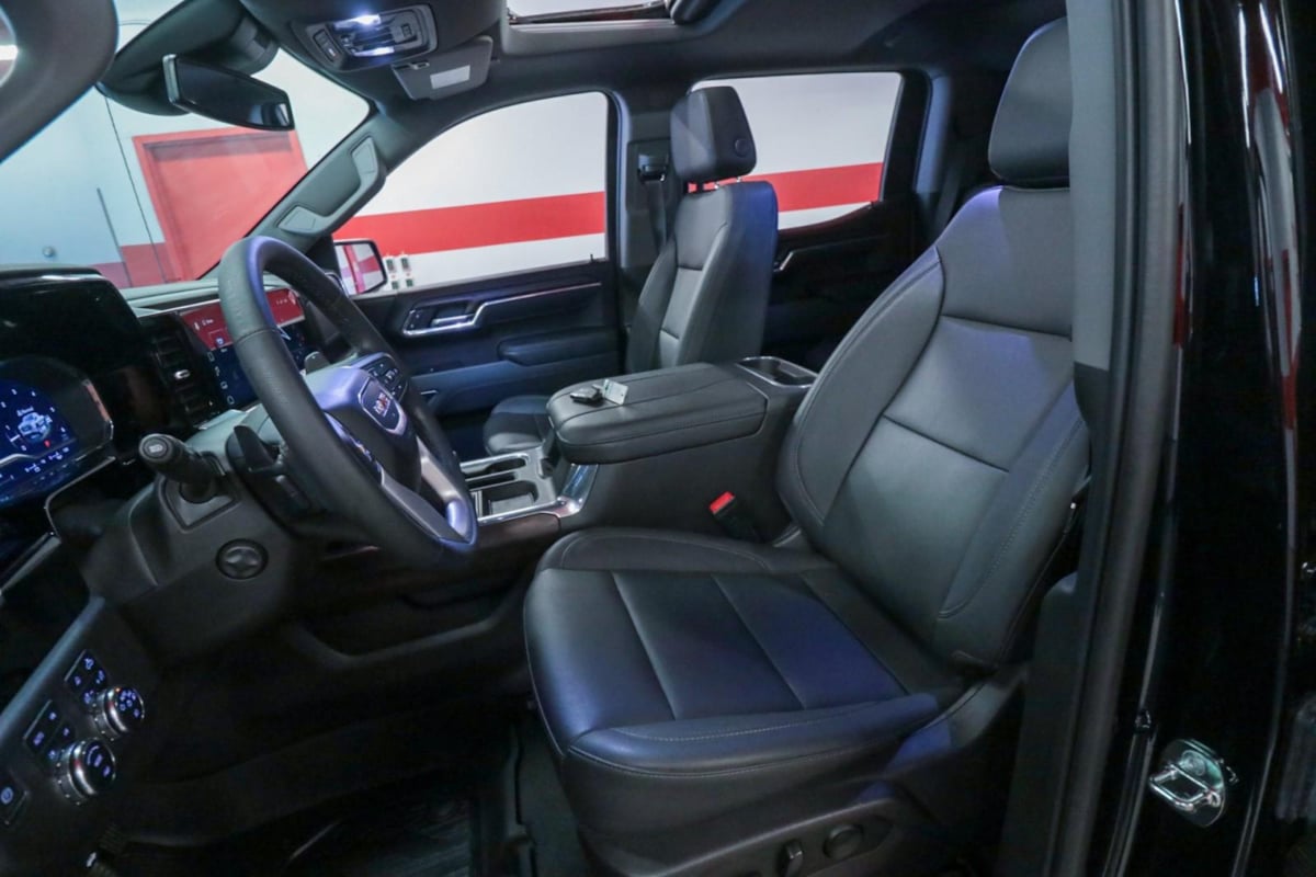 GMC Sierra photo 11