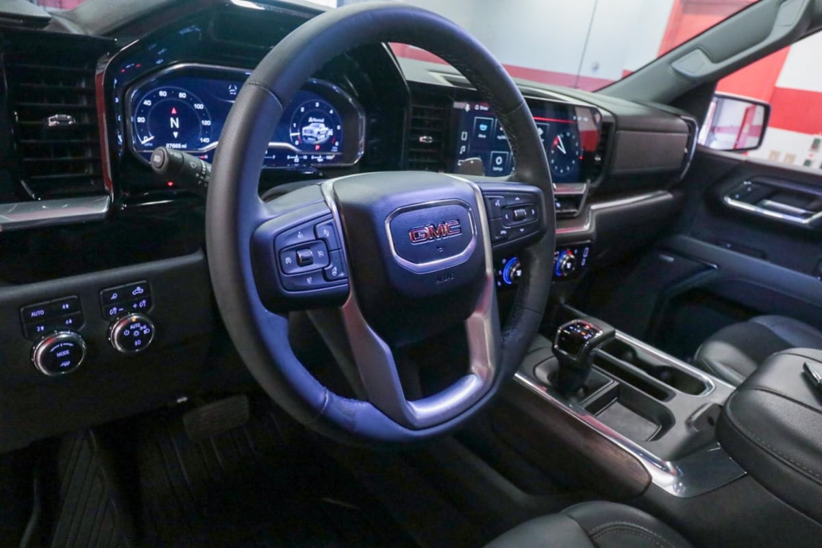 GMC Sierra photo 12