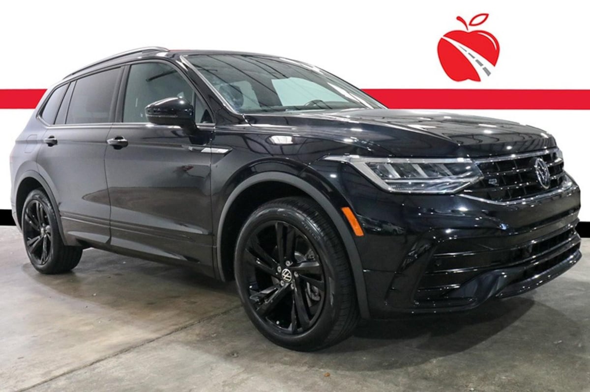 2023 Volkswagen Tiguan SE R-Line Black