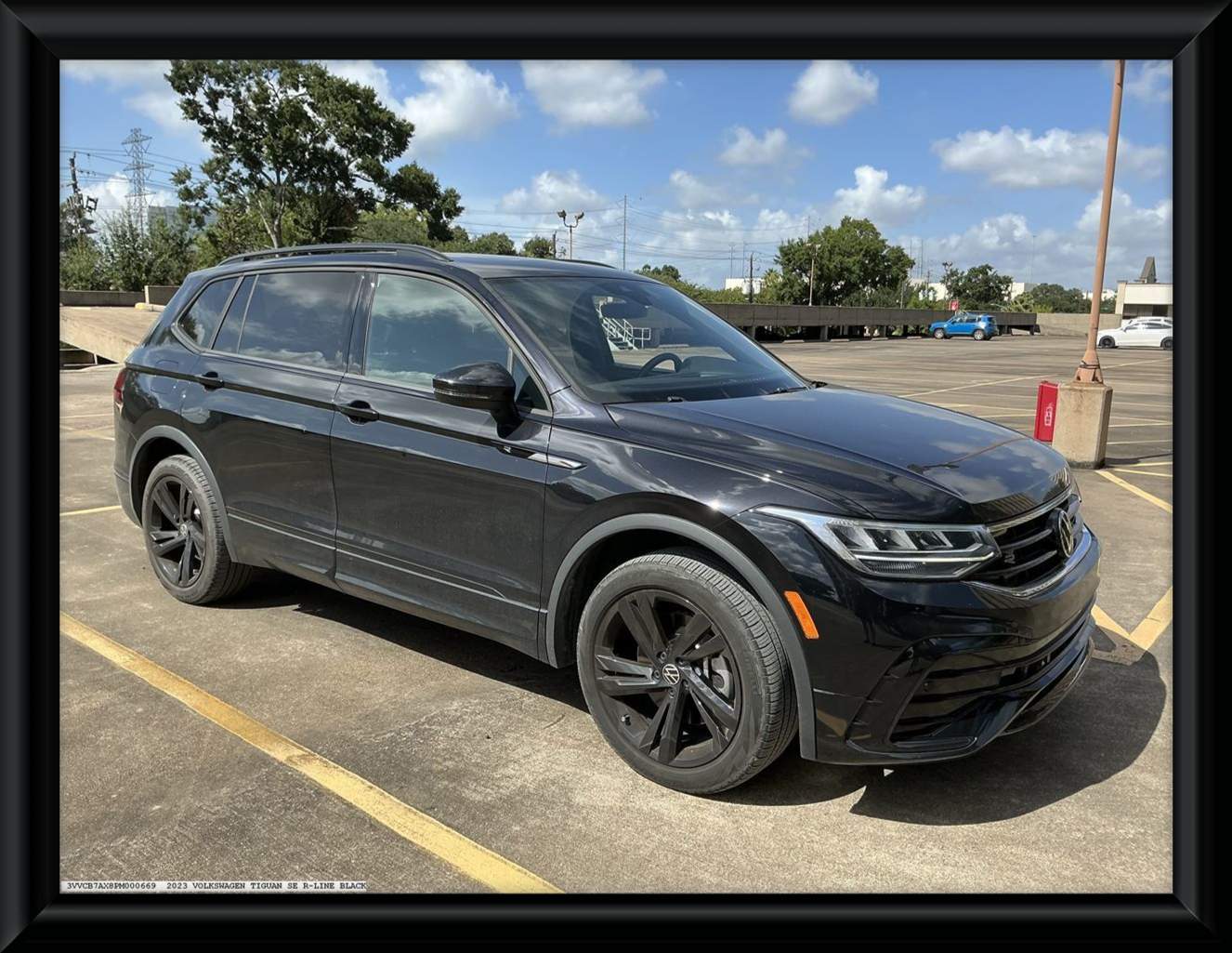 2023 Volkswagen Tiguan SE R-Line Black