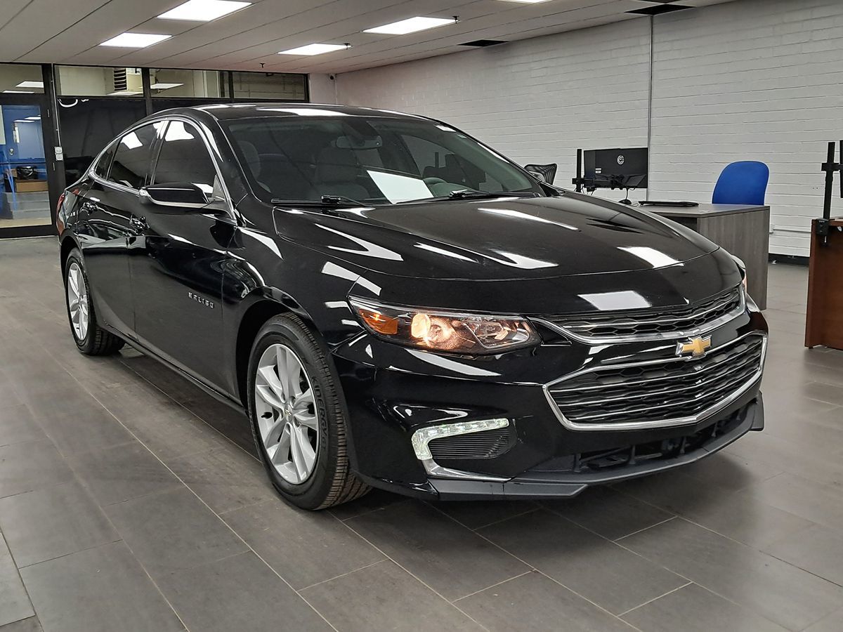 2018 Chevrolet Malibu 1LT photo 2