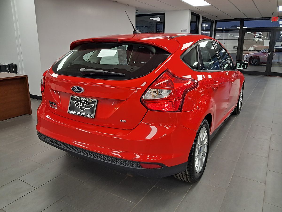 2012 Ford Focus SE photo 2