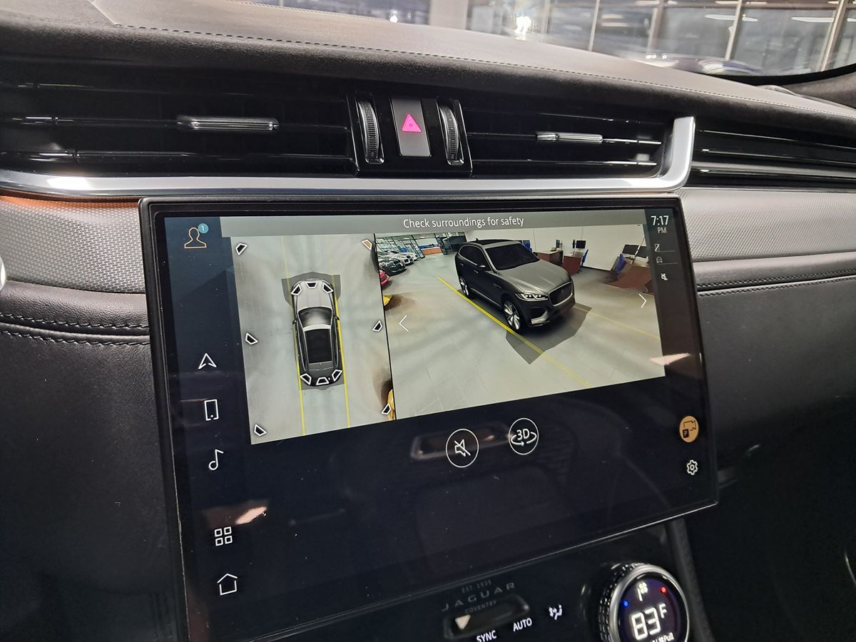 2021 Jaguar F-PACE SVR Premium photo 13