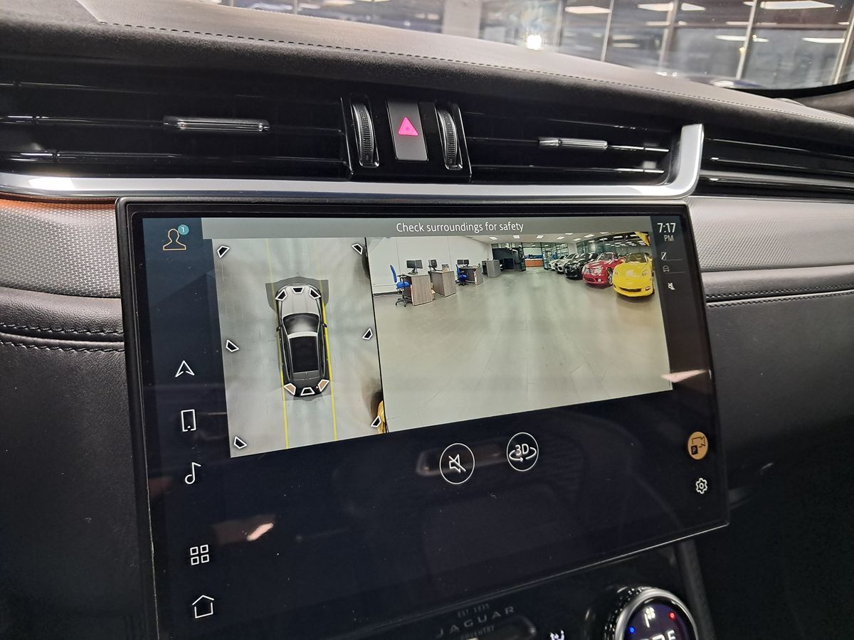 2021 Jaguar F-PACE SVR Premium photo 18